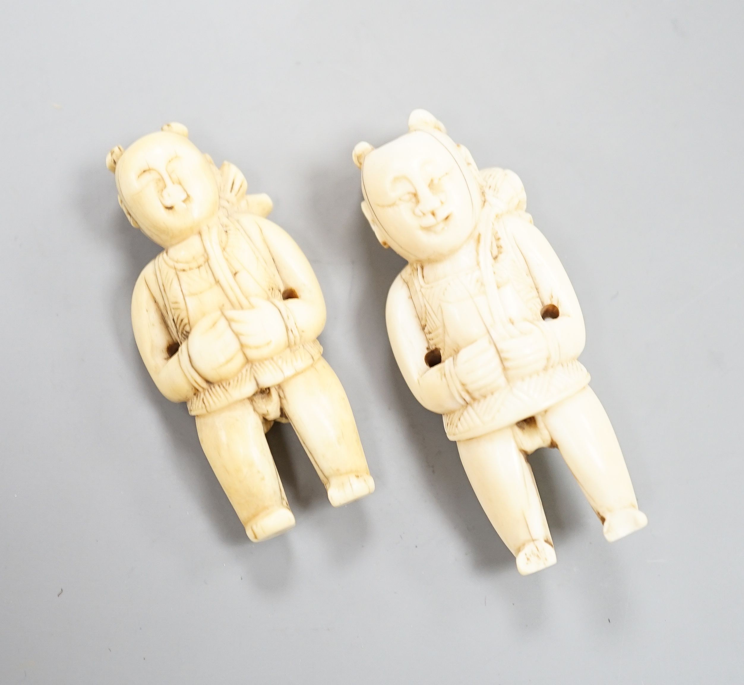 Two 19th century Chinese figural carved Ivory toggles, tallest 5.5 cm